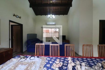 Sala de casa para alugar com 4 quartos, 840m² em Vila Julia, Guarujá
