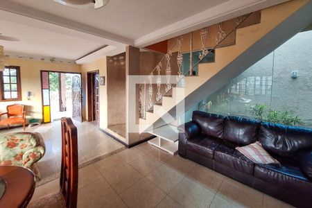 Sala 1 de casa para alugar com 5 quartos, 400m² em Matapaca, Niterói