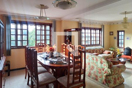 Sala 1 de casa para alugar com 5 quartos, 400m² em Matapaca, Niterói