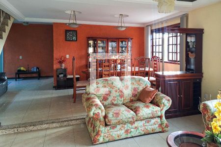 Sala 1 de casa para alugar com 5 quartos, 400m² em Matapaca, Niterói