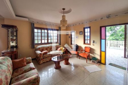 Sala 1 de casa para alugar com 5 quartos, 400m² em Matapaca, Niterói