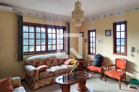 Sala 1 de casa para alugar com 5 quartos, 400m² em Matapaca, Niterói