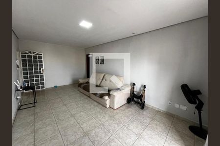 Sala de casa para alugar com 3 quartos, 250m² em Qnj 17, Brasília