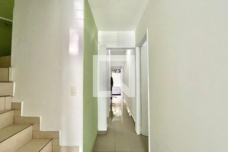Corredor de casa para alugar com 6 quartos, 143m² em Vila Alexandria, São Paulo