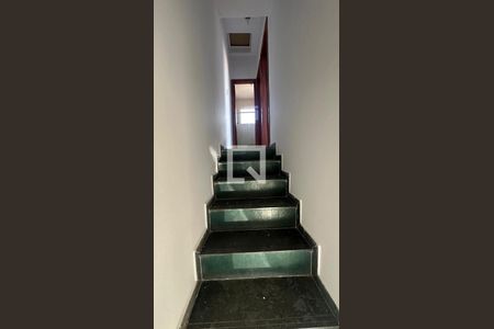 Escadas de casa à venda com 2 quartos, 69m² em Fonte Grande, Contagem