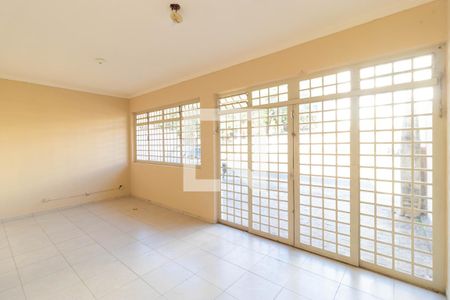 Sala 01 de casa para alugar com 6 quartos, 311m² em Jardim Miranda, Campinas