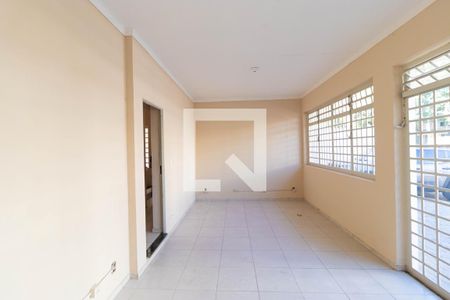 Sala 01 de casa para alugar com 6 quartos, 311m² em Jardim Miranda, Campinas