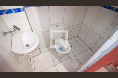 Banheiro de casa para alugar com 1 quarto, 50m² em Jardim Dona Sinha, São Paulo