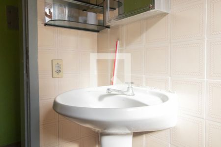 Banheiro de apartamento à venda com 1 quarto, 44m² em Cascata, Porto Alegre