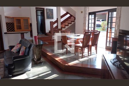 Sala de casa de condomínio para alugar com 4 quartos, 336m² em Condomínio Estância Marambaia, Vinhedo