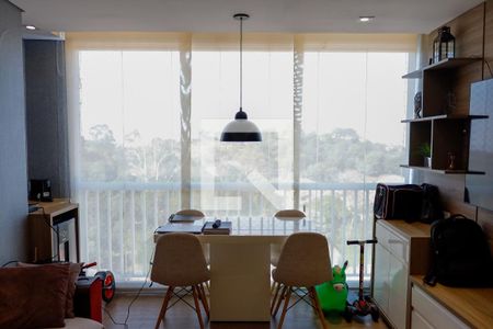 Sala de apartamento à venda com 2 quartos, 58m² em Quitaúna, Osasco