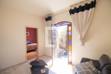 Sala de casa à venda com 3 quartos, 150m² em Alvorada, Contagem