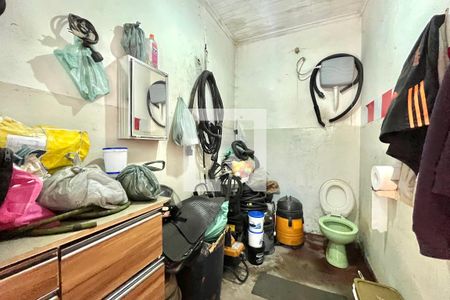 Banheiro de casa para alugar com 2 quartos, 280m² em Jardim Itacolomi, São Paulo