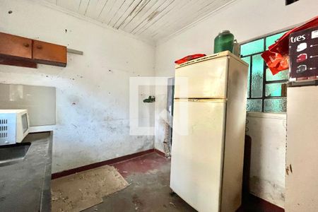 Cozinha de casa para alugar com 2 quartos, 280m² em Jardim Itacolomi, São Paulo
