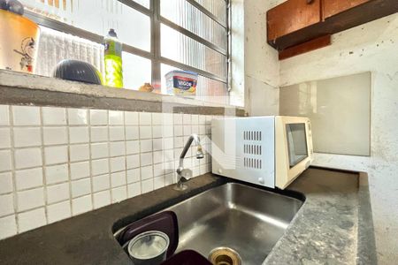 Cozinha de casa para alugar com 2 quartos, 280m² em Jardim Itacolomi, São Paulo