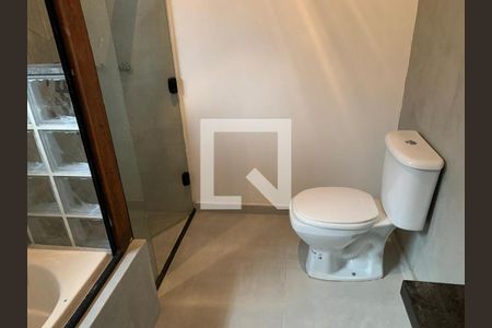 Banheiro da suíte 3 de casa de condomínio para alugar com 3 quartos, 380m² em Aruã, Mogi das Cruzes