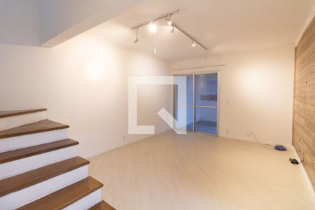 Sala de casa de condomínio para alugar com 3 quartos, 142m² em Rio Pequeno, São Paulo