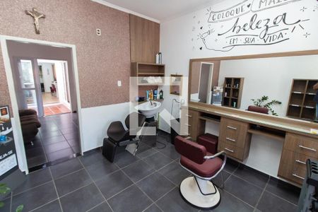 Sala de TV de casa à venda com 5 quartos, 200m² em Vila José Iório, Campinas