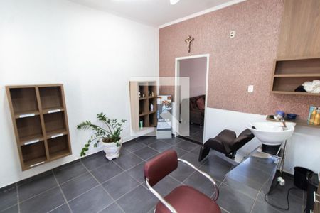 Sala de TV de casa à venda com 5 quartos, 200m² em Vila José Iório, Campinas