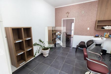 Sala de TV de casa à venda com 5 quartos, 200m² em Vila José Iório, Campinas