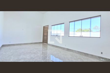 Sala de casa à venda com 3 quartos, 158m² em Lundcéia, Lagoa Santa