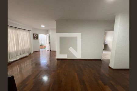 Sala de casa para alugar com 5 quartos, 270m² em Vila Albano, São Paulo