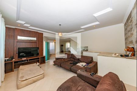 Sala 1 de casa à venda com 4 quartos, 343m² em Cabral, Contagem