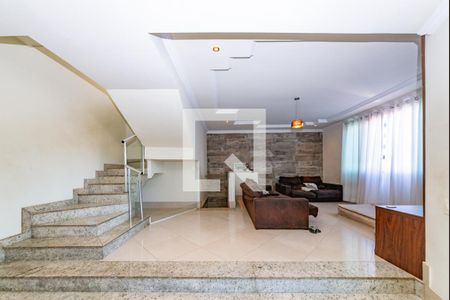 Sala 1 de casa à venda com 4 quartos, 343m² em Cabral, Contagem