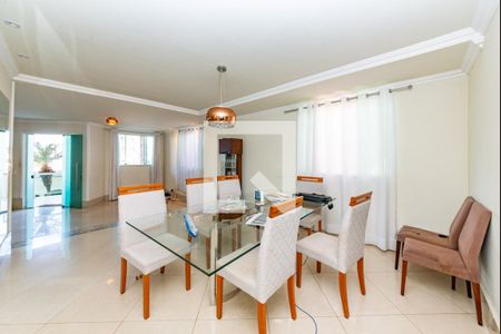 Sala 2 de casa à venda com 4 quartos, 343m² em Cabral, Contagem