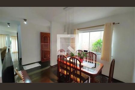 Casa à venda com 4 quartos, 211m² em Jardim Guarapiranga, São Paulo