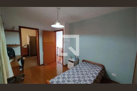 Casa à venda com 4 quartos, 211m² em Jardim Guarapiranga, São Paulo