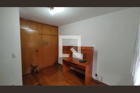 Casa à venda com 4 quartos, 211m² em Jardim Guarapiranga, São Paulo