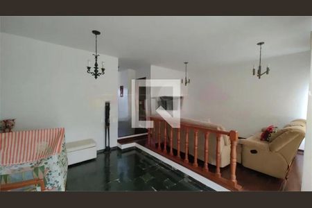 Casa à venda com 4 quartos, 211m² em Jardim Guarapiranga, São Paulo