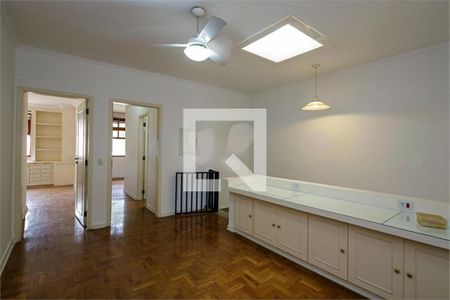 Casa à venda com 3 quartos, 323m² em Jardim Petropolis, São Paulo