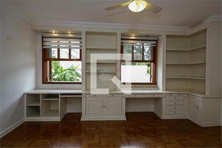 Casa à venda com 3 quartos, 323m² em Jardim Petropolis, São Paulo