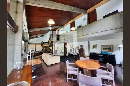 Casa à venda com 4 quartos, 450m² em Interlagos, São Paulo