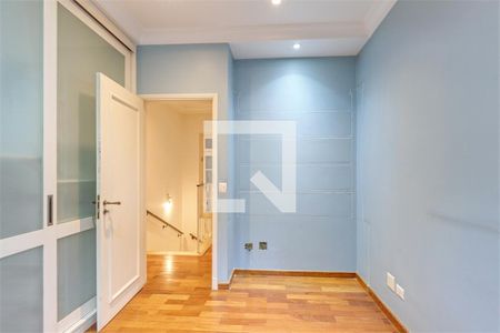 Casa à venda com 3 quartos, 261m² em Granja Julieta, São Paulo