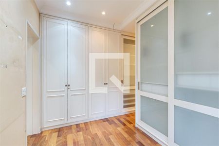 Casa à venda com 3 quartos, 261m² em Granja Julieta, São Paulo