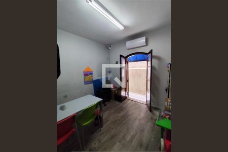 Casa à venda com 3 quartos, 225m² em Vila Feliz, São Paulo