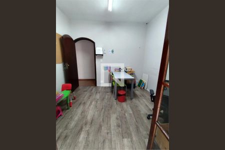 Casa à venda com 3 quartos, 225m² em Vila Feliz, São Paulo