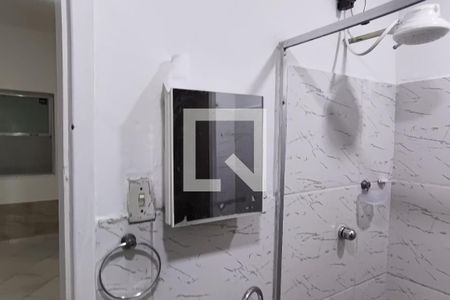 Banheiro de kitnet/studio para alugar com 1 quarto, 60m² em Tanque, Rio de Janeiro