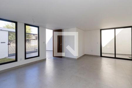Sala de casa à venda com 3 quartos, 210m² em Planalto, Belo Horizonte