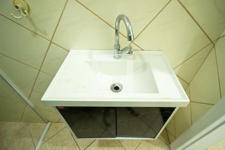 Banheiro de kitnet/studio para alugar com 1 quarto, 80m² em Jardim Botucatu, Sorocaba