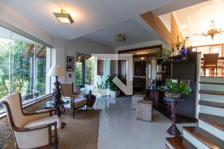 Sala de casa de condomínio à venda com 3 quartos, 296m² em Serra Grande, Niterói