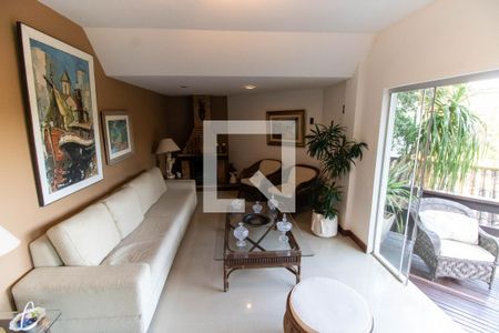 Sala de casa de condomínio à venda com 3 quartos, 296m² em Serra Grande, Niterói