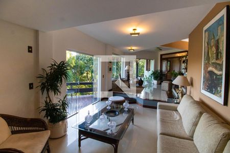 Sala de casa de condomínio à venda com 3 quartos, 296m² em Serra Grande, Niterói