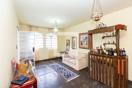 Sala de casa à venda com 3 quartos, 450m² em Caiçaras, Belo Horizonte
