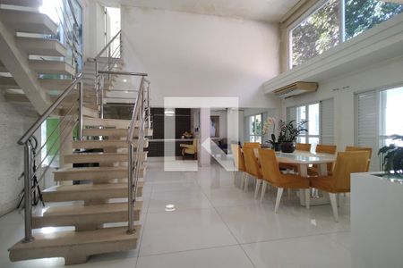 Sala de casa de condomínio para alugar com 4 quartos, 600m² em Jacarepaguá, Rio de Janeiro