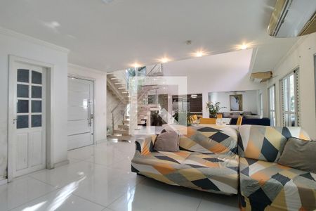 Sala de casa de condomínio para alugar com 4 quartos, 600m² em Jacarepaguá, Rio de Janeiro