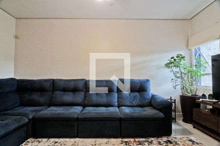 Sala de TV de casa à venda com 4 quartos, 320m² em Vila Mariza Mazzei, São Paulo